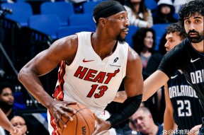 开云中国官方网站哈登在加拿大队比赛中败北，反败为胜引发热议！比赛高潮迭起的简单介绍